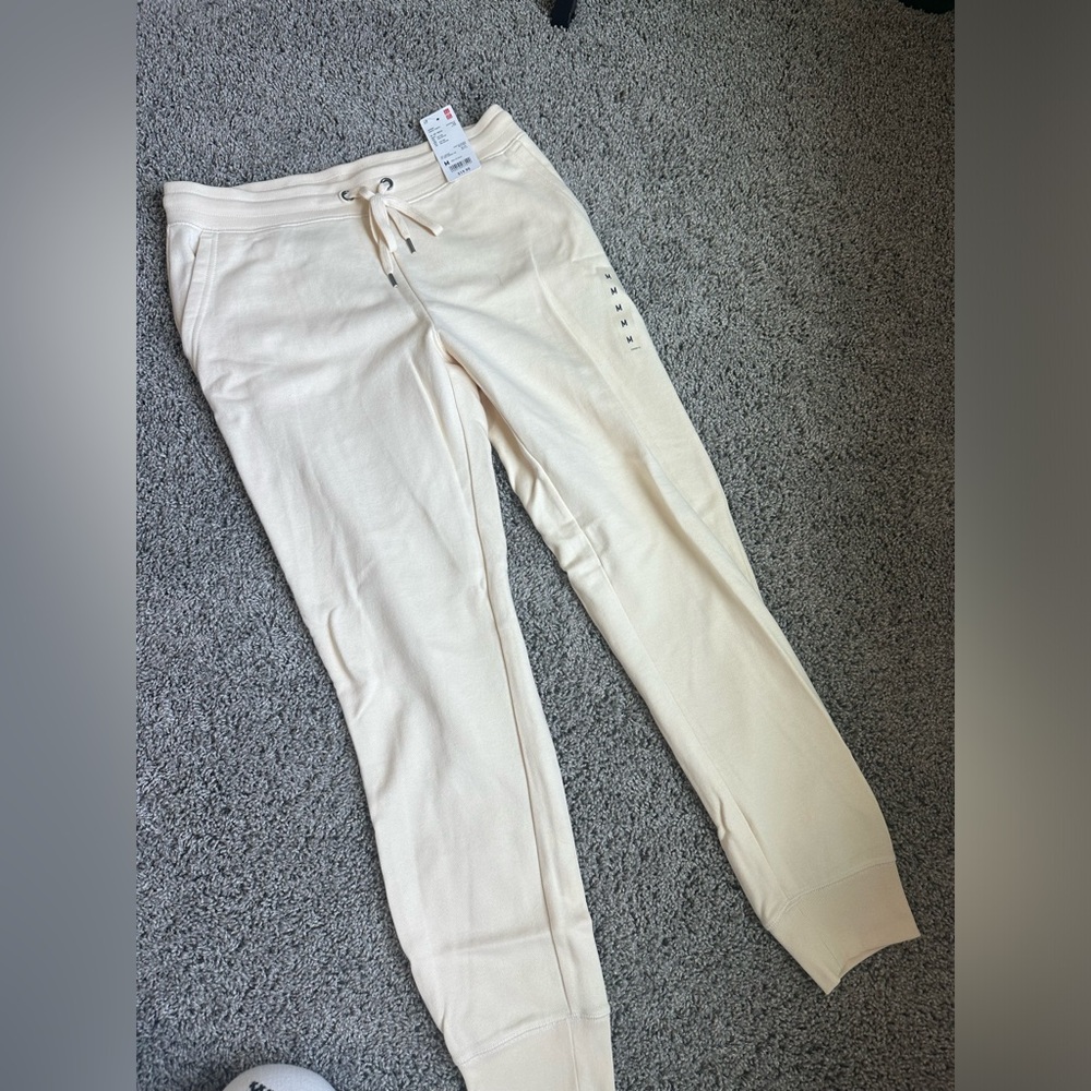 Uniqlo White Joggers/Sweatpants